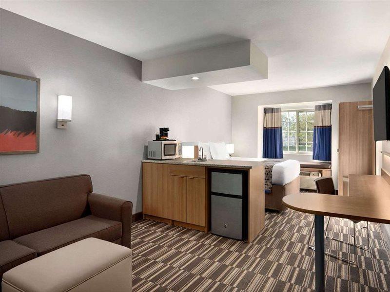 Microtel Inn & Suites Батон-Руж Экстерьер фото