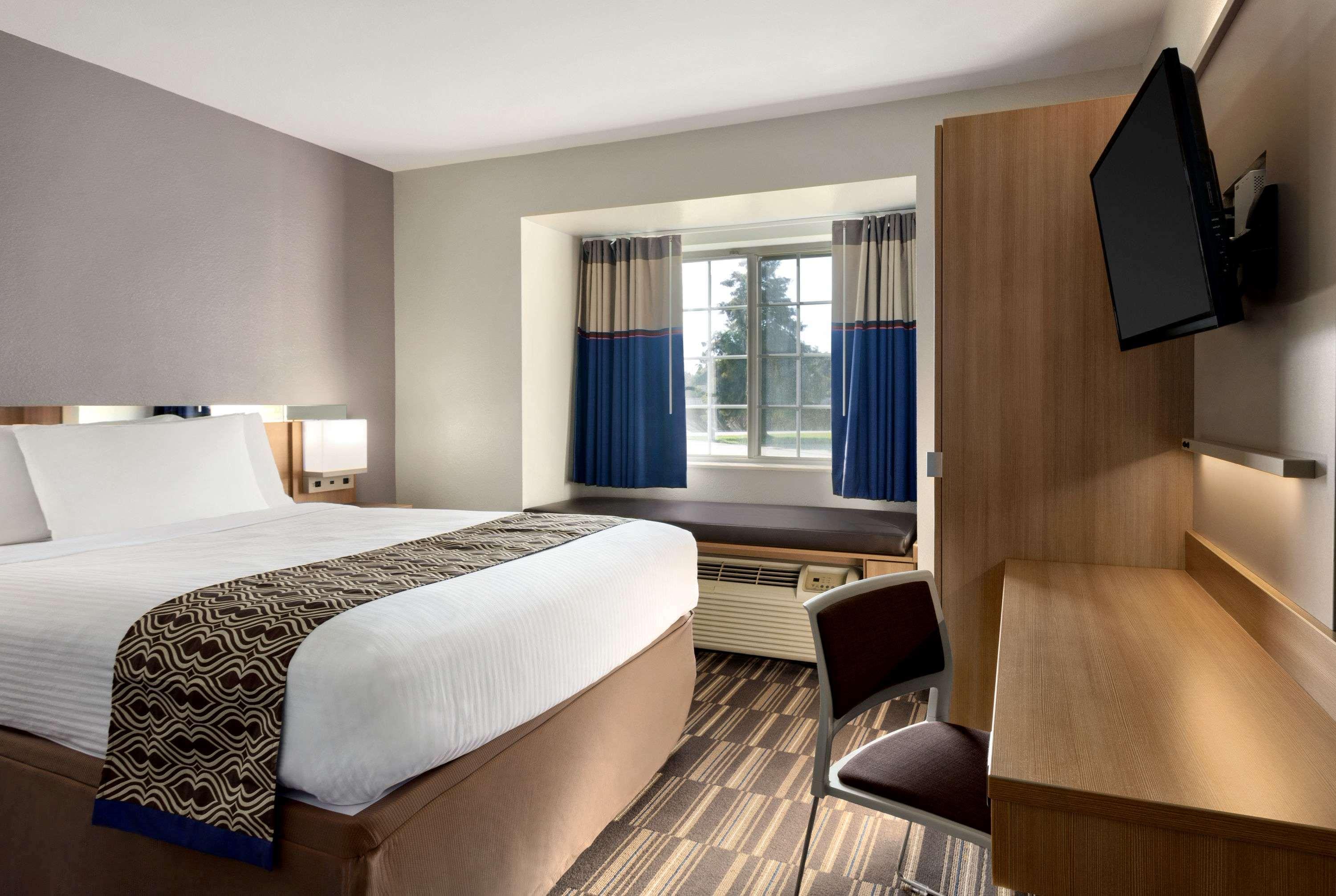 Microtel Inn & Suites Батон-Руж Экстерьер фото