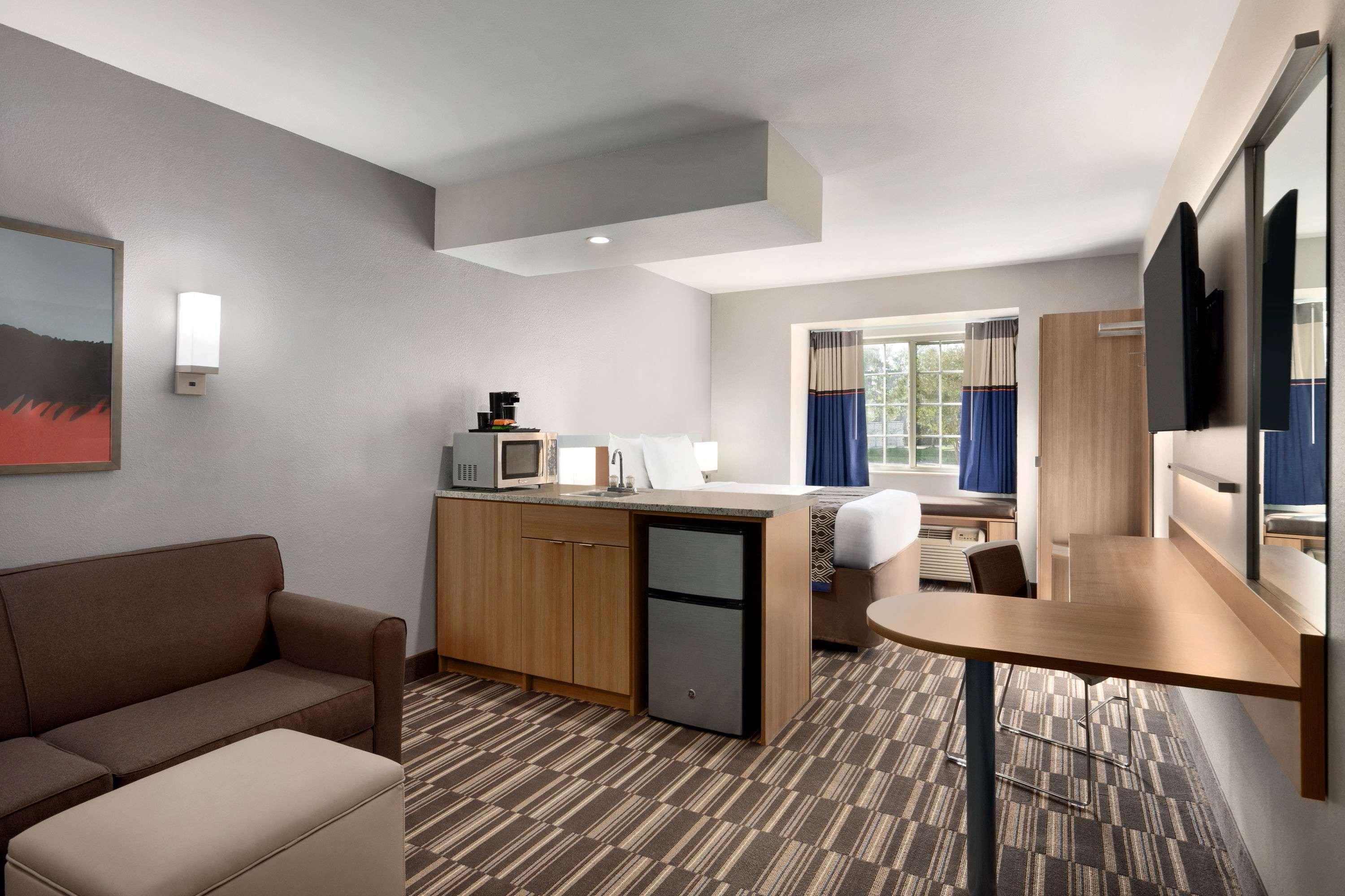Microtel Inn & Suites Батон-Руж Экстерьер фото
