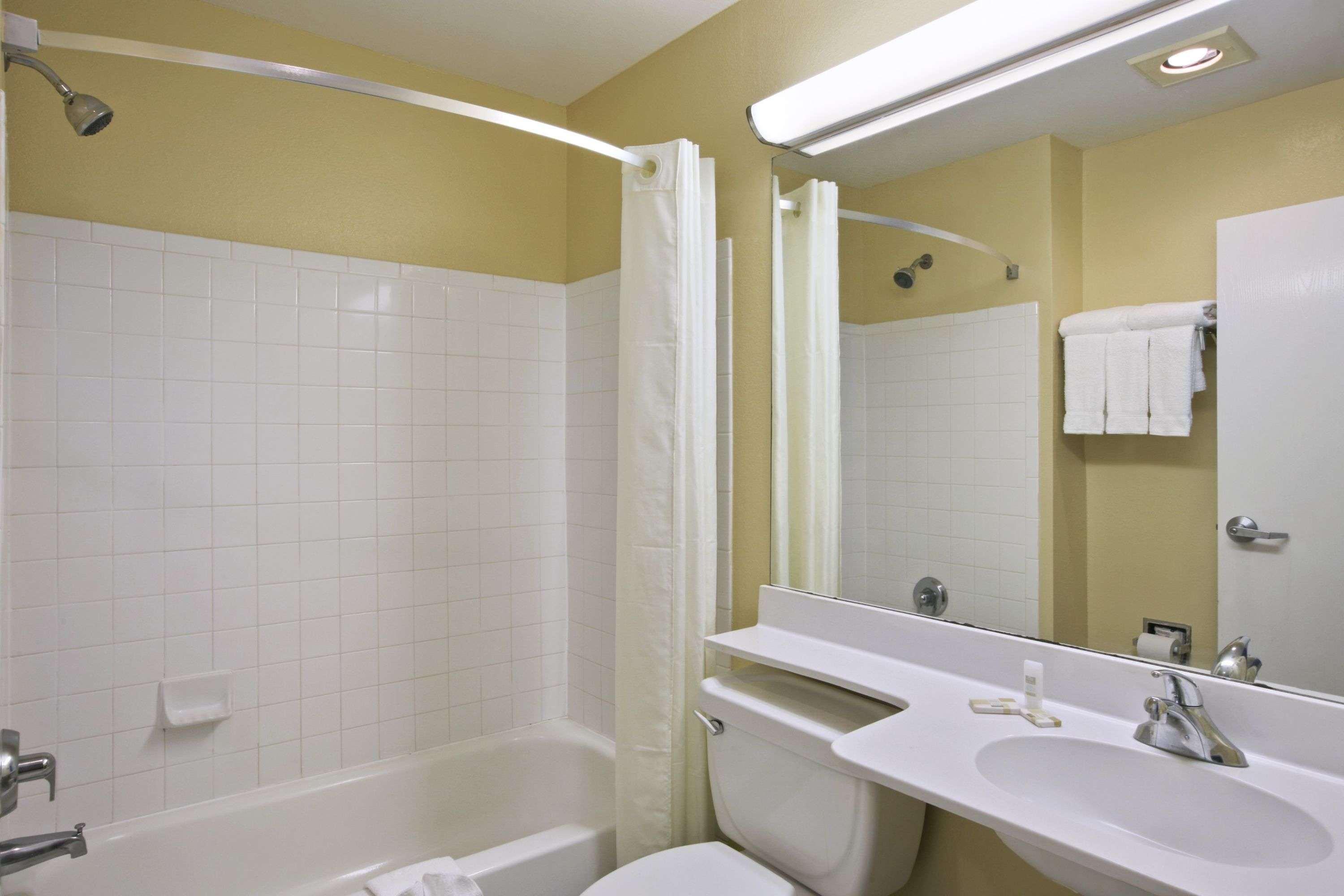 Microtel Inn & Suites Батон-Руж Номер фото