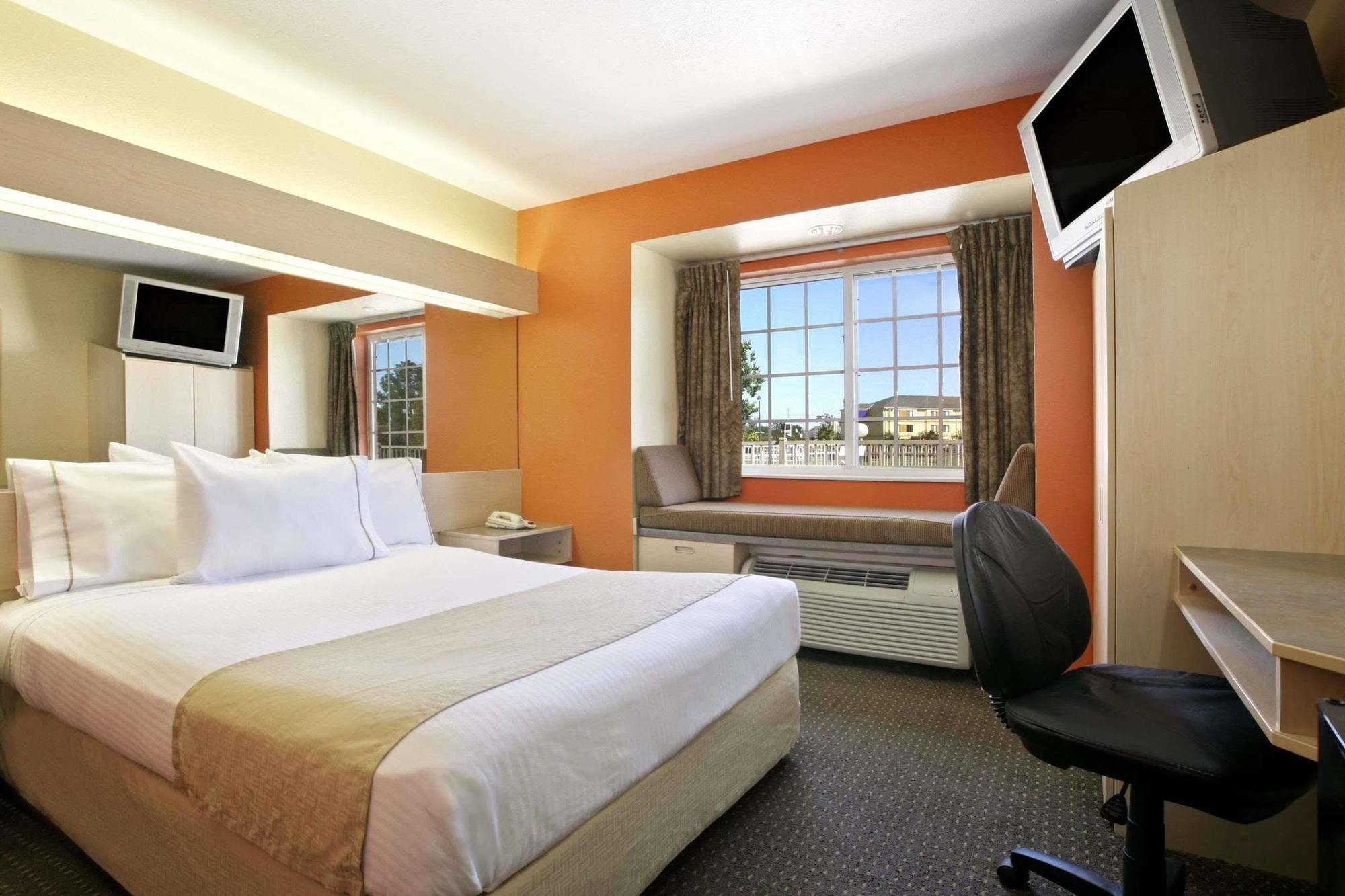 Microtel Inn & Suites Батон-Руж Экстерьер фото