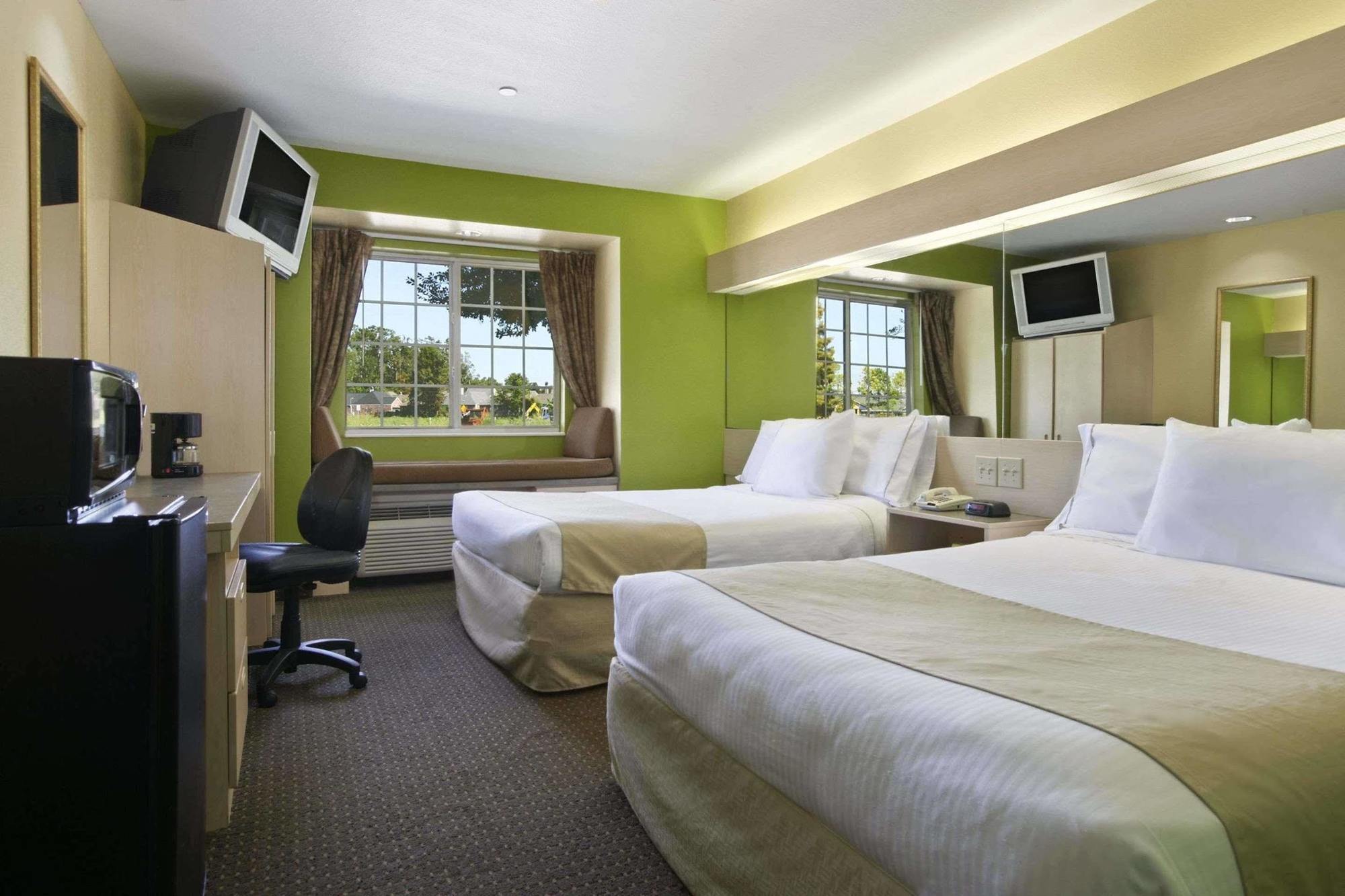 Microtel Inn & Suites Батон-Руж Номер фото