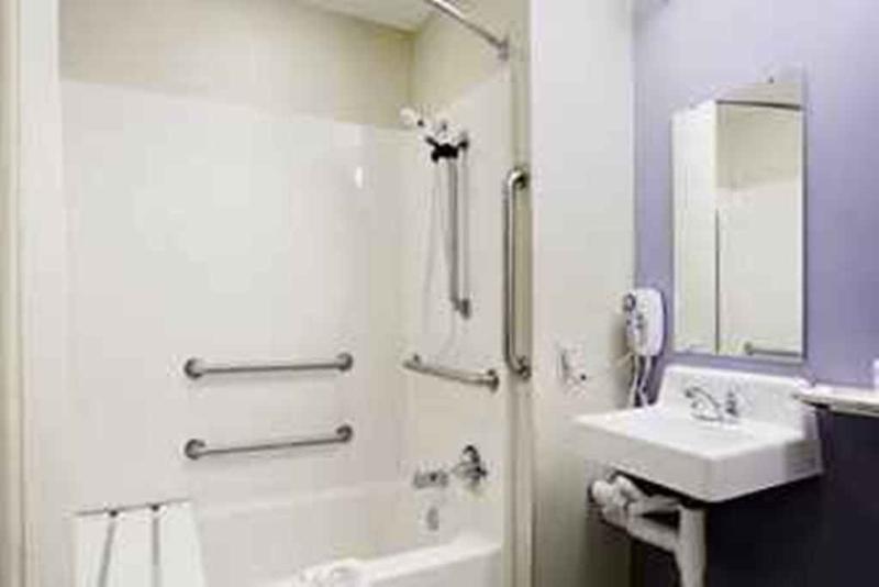 Microtel Inn & Suites Батон-Руж Номер фото